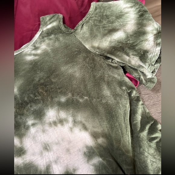 This is a Poof tye dyed dress the colors are green and white. It is a size XL - Picture 5 of 7